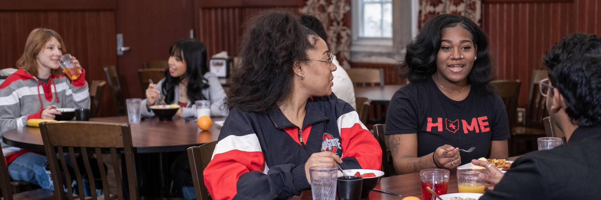 Ohio State students eating lunch in Traditions at Kennedy dining hall